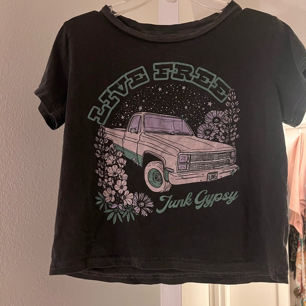 Cropped graphic tee